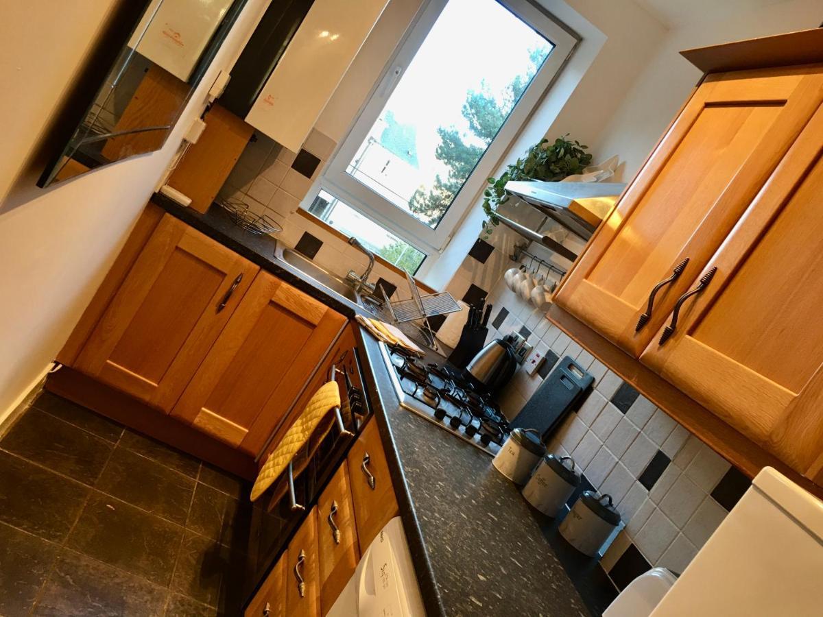 Cosy 2 Bedroom Central Apartment - Free Parking, Free Wifi Aberdeen Extérieur photo
