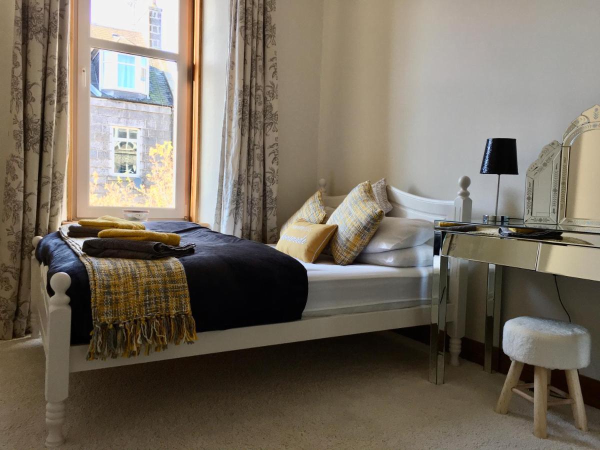 Cosy 2 Bedroom Central Apartment - Free Parking, Free Wifi Aberdeen Extérieur photo