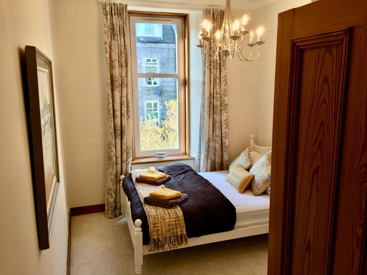Cosy 2 Bedroom Central Apartment - Free Parking, Free Wifi Aberdeen Extérieur photo