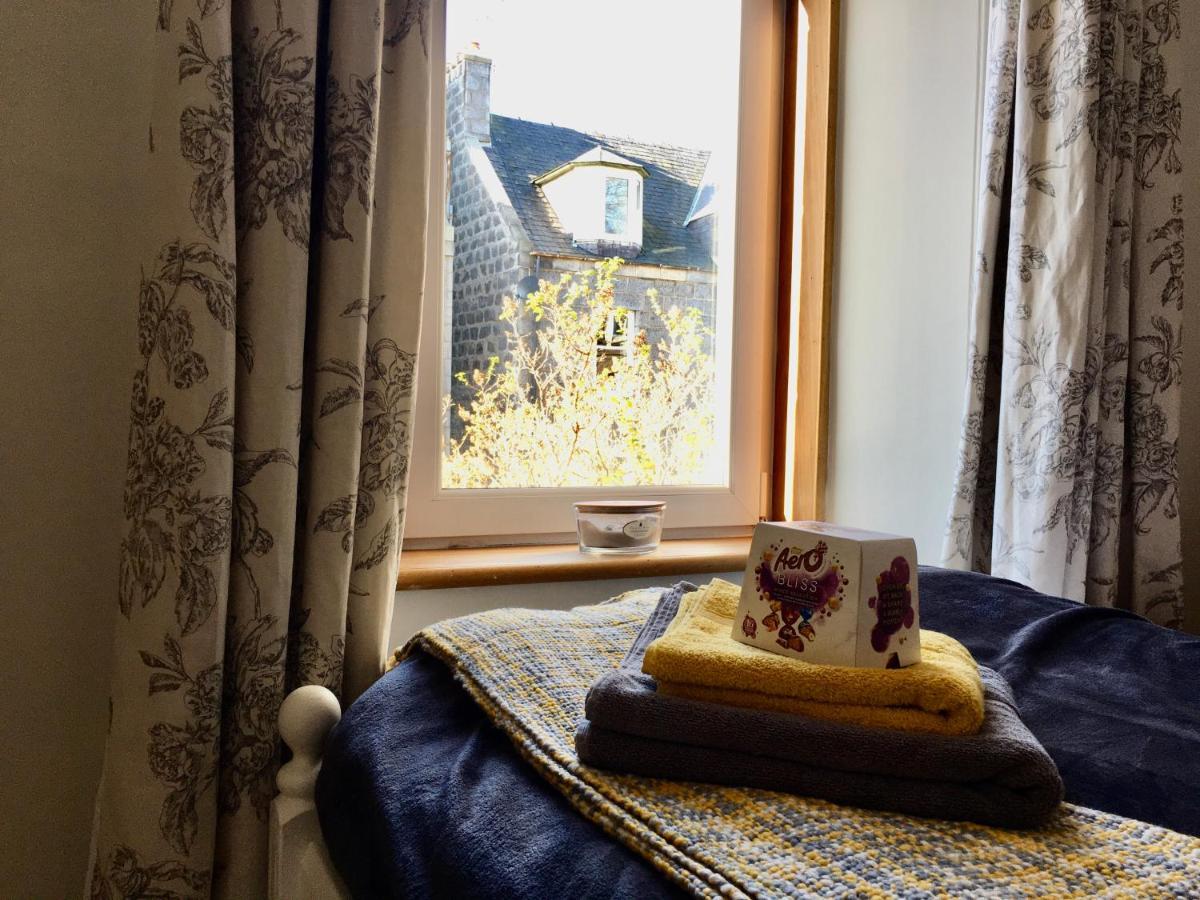 Cosy 2 Bedroom Central Apartment - Free Parking, Free Wifi Aberdeen Extérieur photo