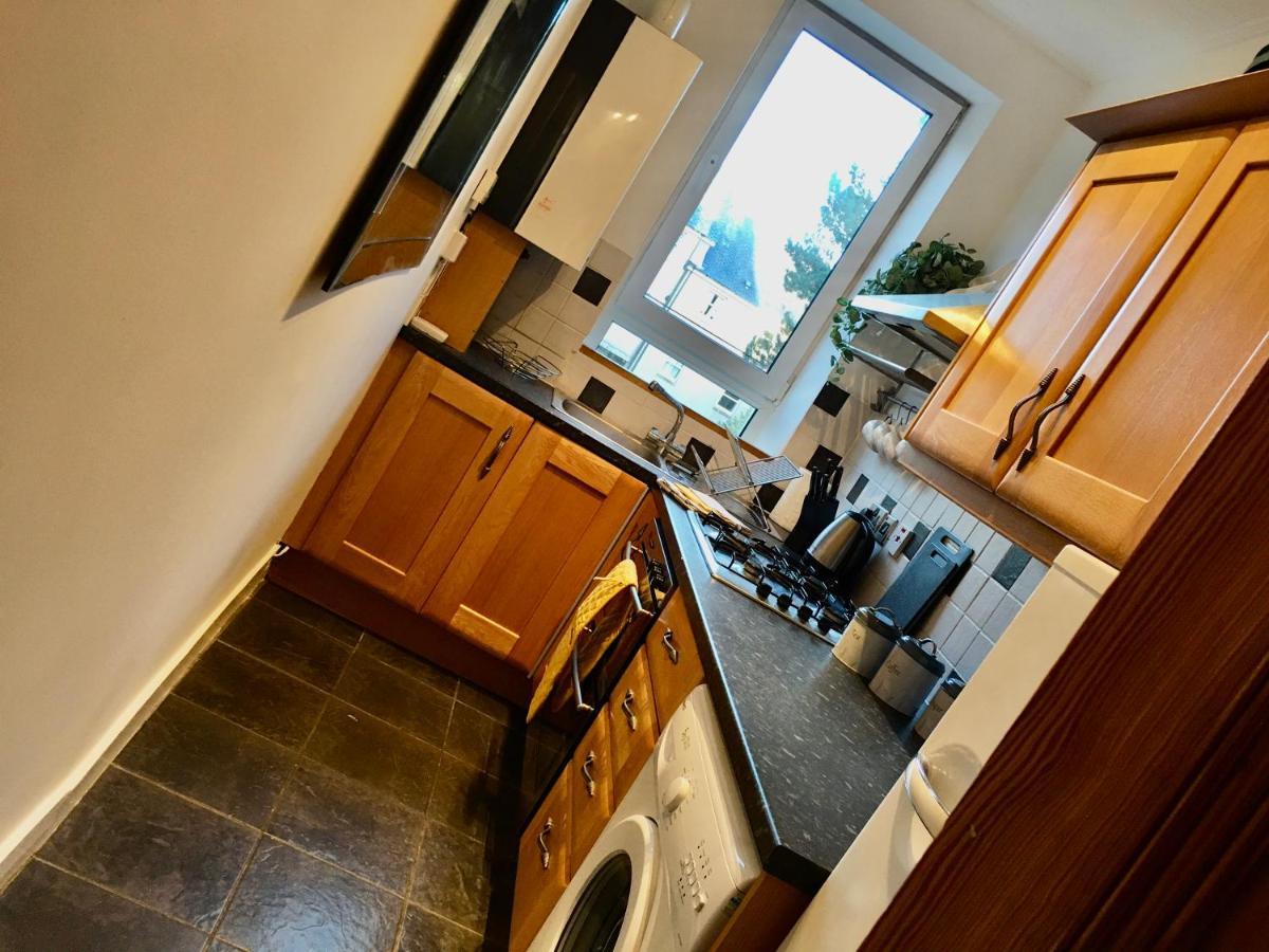 Cosy 2 Bedroom Central Apartment - Free Parking, Free Wifi Aberdeen Extérieur photo
