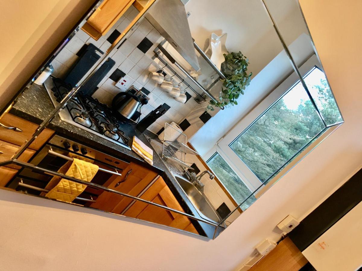 Cosy 2 Bedroom Central Apartment - Free Parking, Free Wifi Aberdeen Extérieur photo