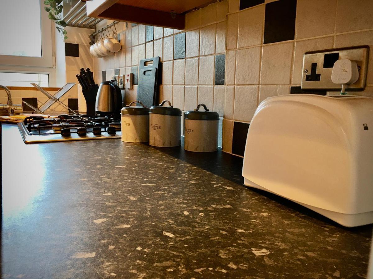 Cosy 2 Bedroom Central Apartment - Free Parking, Free Wifi Aberdeen Extérieur photo